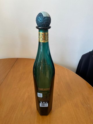 Bottiglie vuote di liquore Clases Azul e Patron