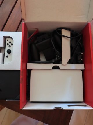 Nintendo Switch OLED Bianca