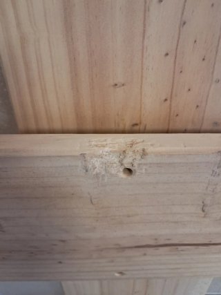 Estantería de madera asimétrica