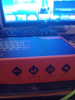 Teclado Mecánico Krom 60% RGB