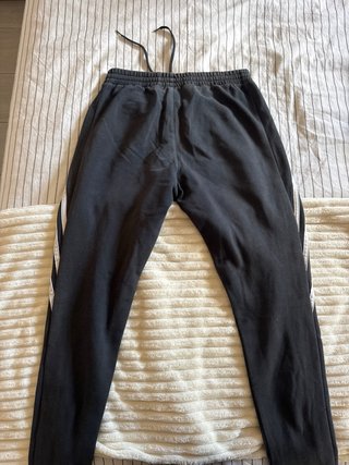 Pantalón Adidas slim negro