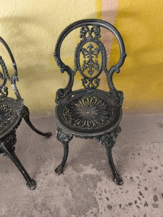 Mesa y sillas jardin