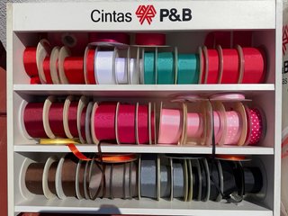 Mueble expositor cintas P&B