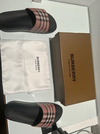 Chanclas Burberry Cuadros Rosa y Negro