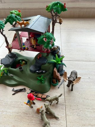 Playmobil Casa del Árbol y Coche