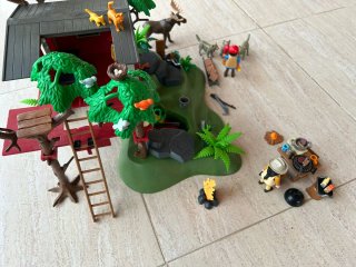 Playmobil Casa del Árbol y Coche