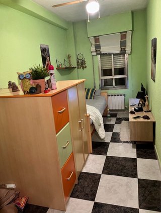 Se alquila habitacion con metro al lado