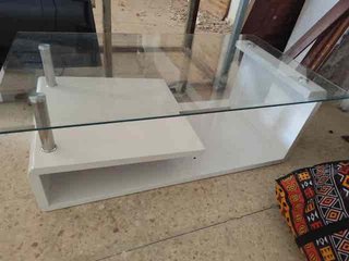 Mesa de centro de cristal y metal