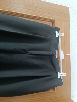 Pantalón de vestir negro con pinzas