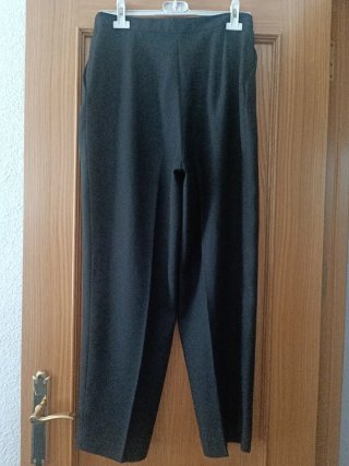 Pantalón de vestir negro con pinzas