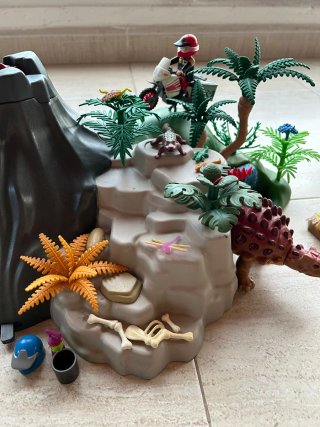 Playmobil Volcán Prehistórico con Figuras