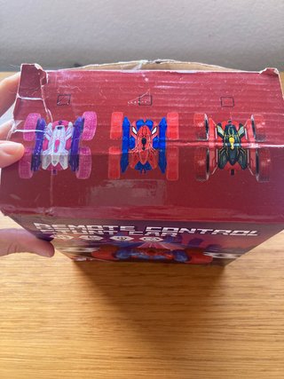 Coche teledirigido rosa modelo spiderman