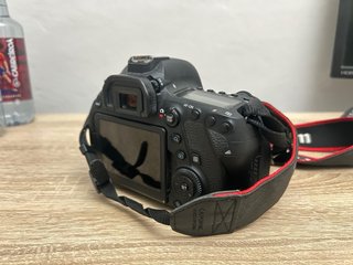 Canon 6D Mark II Negra Sin Objetivo.