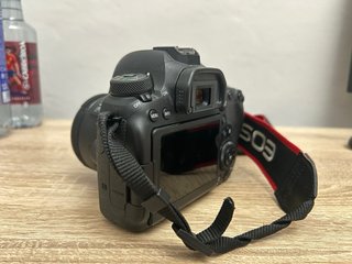 Canon 6D Mark II Negra Sin Objetivo.