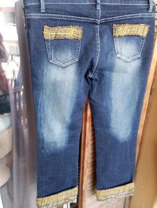 Pantalones vaqueros vintage con adornos de tela y