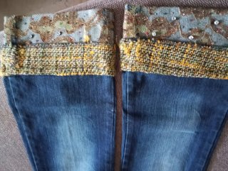 Pantalones vaqueros vintage con adornos de tela y