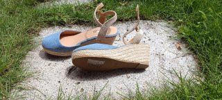 Alpargatas cuña denim azul y beige