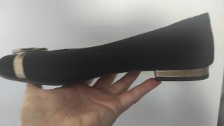 Manoletinas negras con detalle de lazo dorado