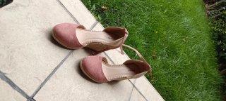 Alpargatas cuña rosa y beige