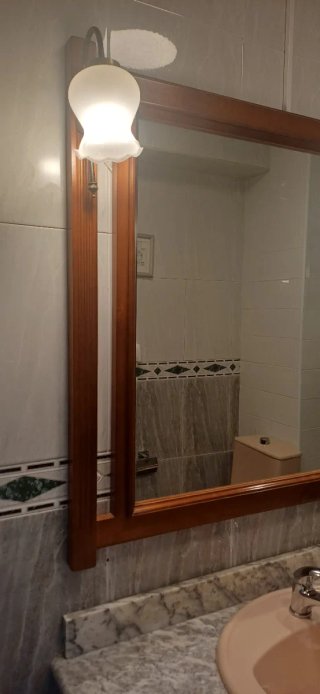 Mueble rústico de con lavabo y espejo. Negociable