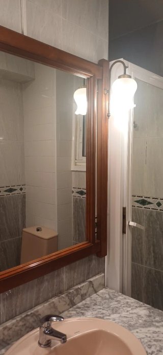 Mueble rústico de con lavabo y espejo. Negociable