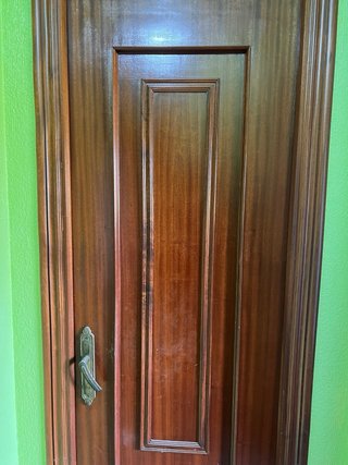 7 Puertas de madera oscura 40€ cada una.