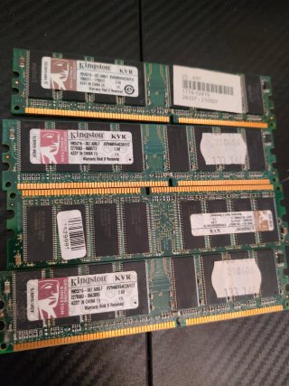 4x Kingston KVR400X64C3A/512MB DDR RAM