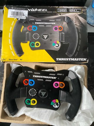 Volante Thrustmaster T-Series PS4 Xbox One PC