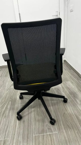 Silla de despacho ergonómica