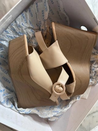 Sandalias Guess Beige Cuña