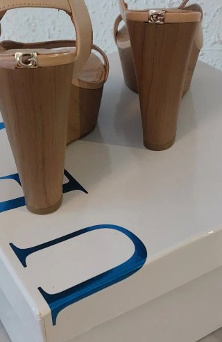 Sandalias Guess Beige Cuña