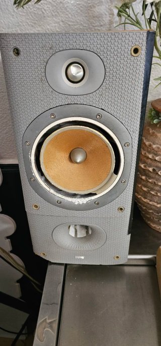 2 Altavoz B&W Gris Uno funciona perfectamente