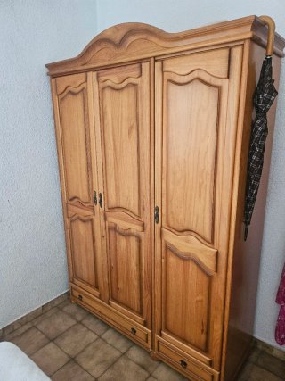 Armario de madera 3 puertas