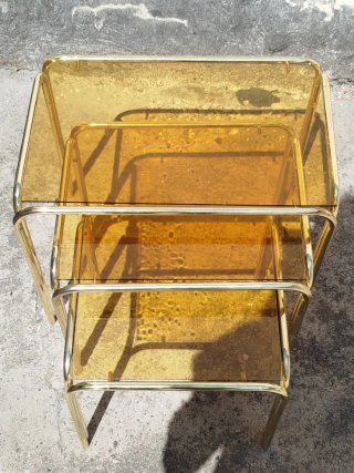 Trittico tavolini ottone e vetro ambra anni 70