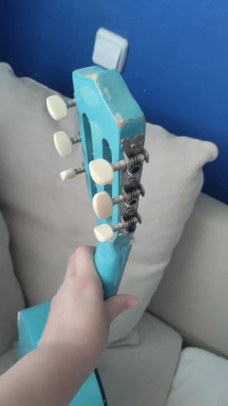 Guitarra Infantil Frozen de madera y con 6 cuerdas