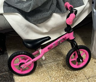 Bicicleta infantil sin pedales rosa