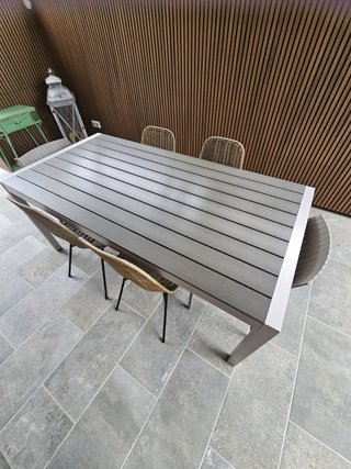 Mesa de jardín aluminio y madera sintética