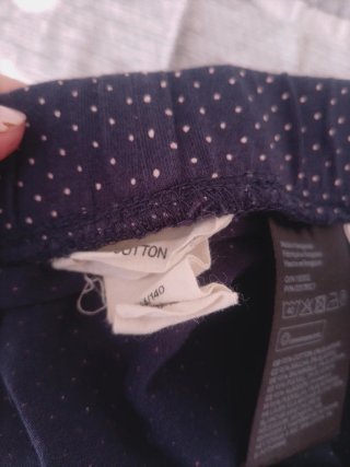 Falda azul con lunares blancos