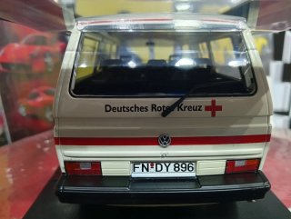 Coche a escala 1:18