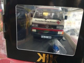 Coche a escala 1:18