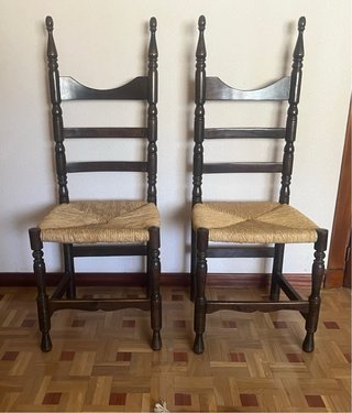 Muebles antiguos de madera y mármol
