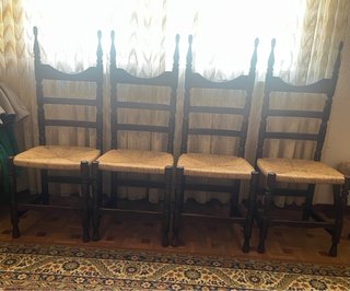 Muebles antiguos de madera y mármol