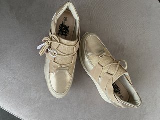 Sneakers Xti oro chiaro con zeppa media n 39