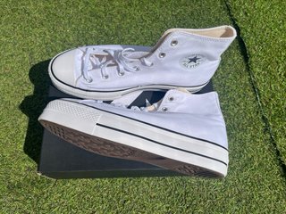 Converse Chuck Taylor Lift Hi Blancas