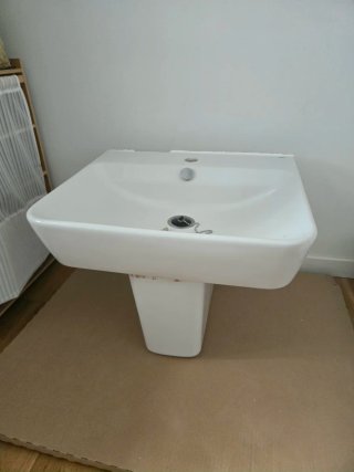 Lavabo Gala suspendido y toallero