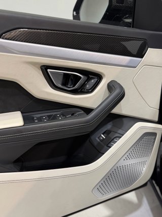 Lamborghini Urus 4WD