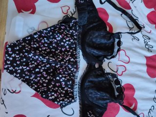 Completo intimo nero con pois fucsia