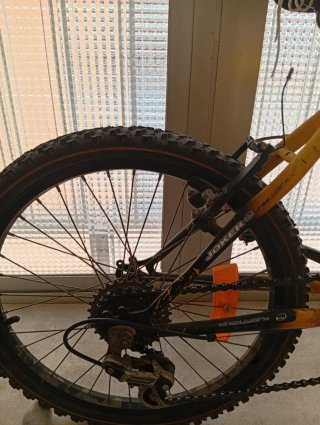 Bici Joker Amarilla y Negra con Frenos
