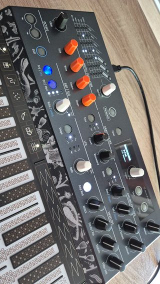Arturia MicroFreak Sintetizador