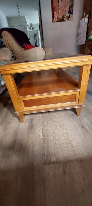 Mesa de centro de madera y cristal